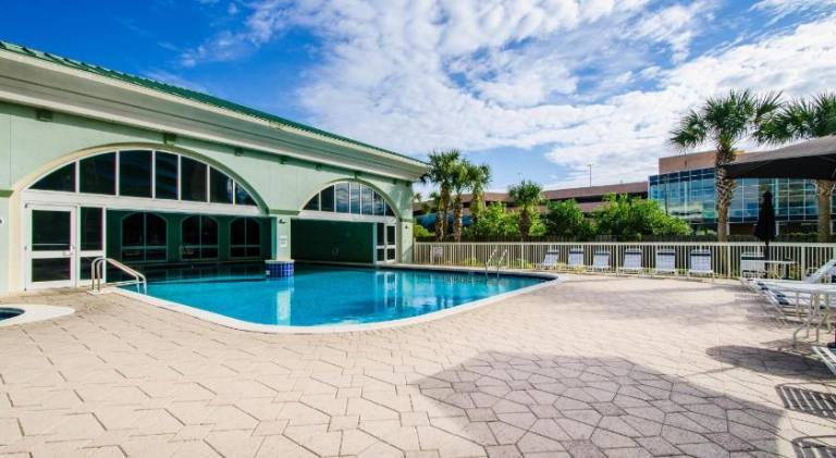 Ample vacation home with pool, hot tub & grill | Close to the beach | Dogs allowed — photo 3