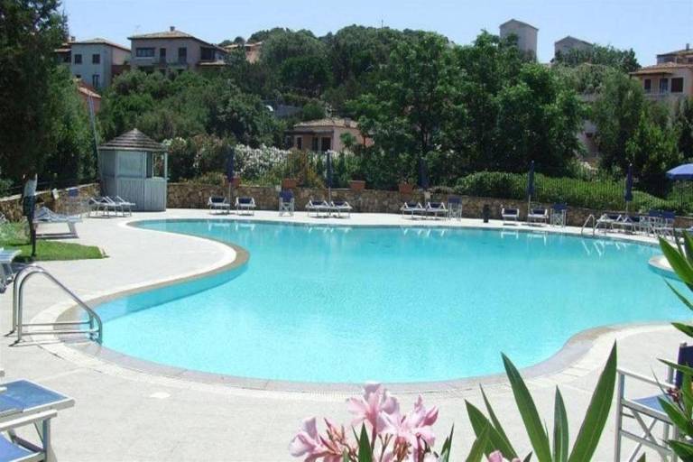 Holiday apartment with patio, yard & pool | Pets allowed — photo 2