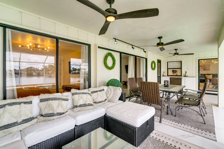 Group Getaway: Luxe Lakeside Gem in Port Charlotte — photo 2