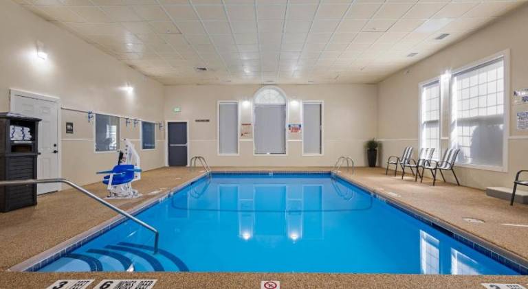 Best Western Crown Inn & Suites — photo 3