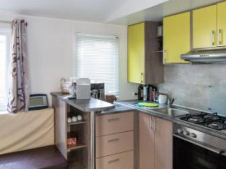 Child-friendly beautiful mobile home with patio & heated pool | Pets allowed — photo 5