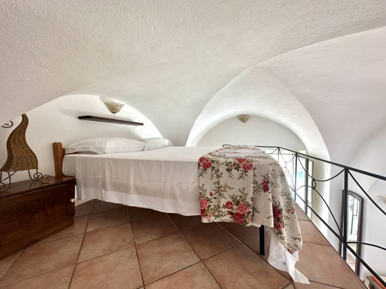 Rental apartment with patio — photo 4