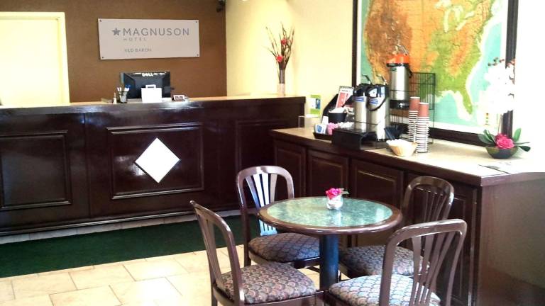 Magnuson Hotel Red Baron — photo 5