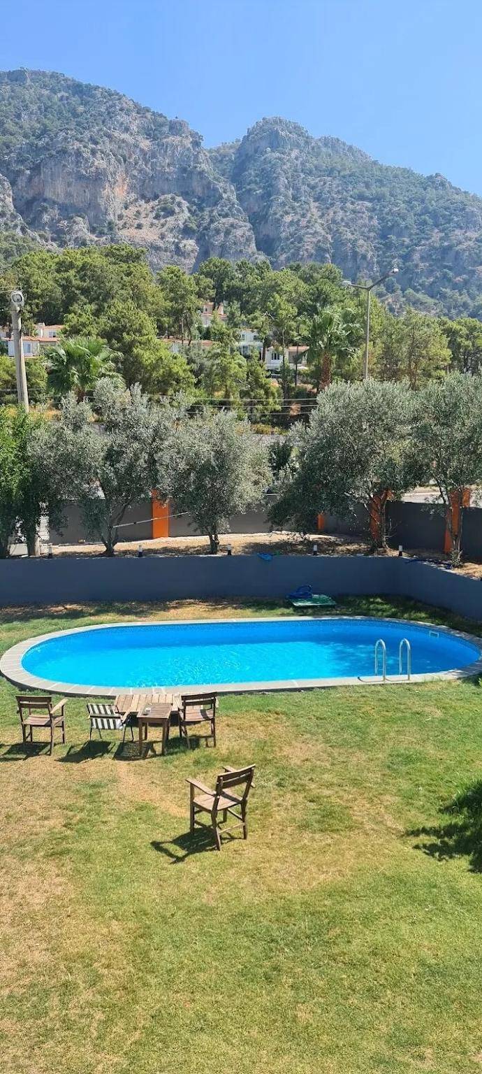 Rental apartment with yard & pool — photo 3