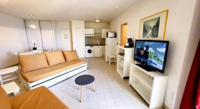 Rental apartment with pool — photo 2