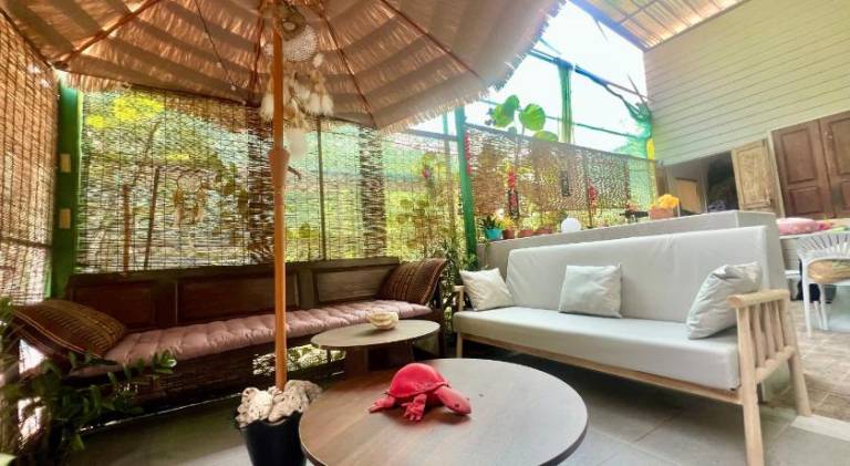 Villa with terrace & hot tub — photo 3