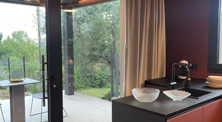 Serviced apartment with garden & patio — photo 5