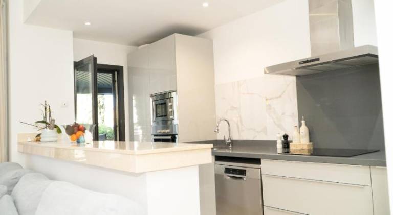 Luxury 2BR Apartment near Marbella & Puerto Banus Pool, Padel, Parking — photo 2