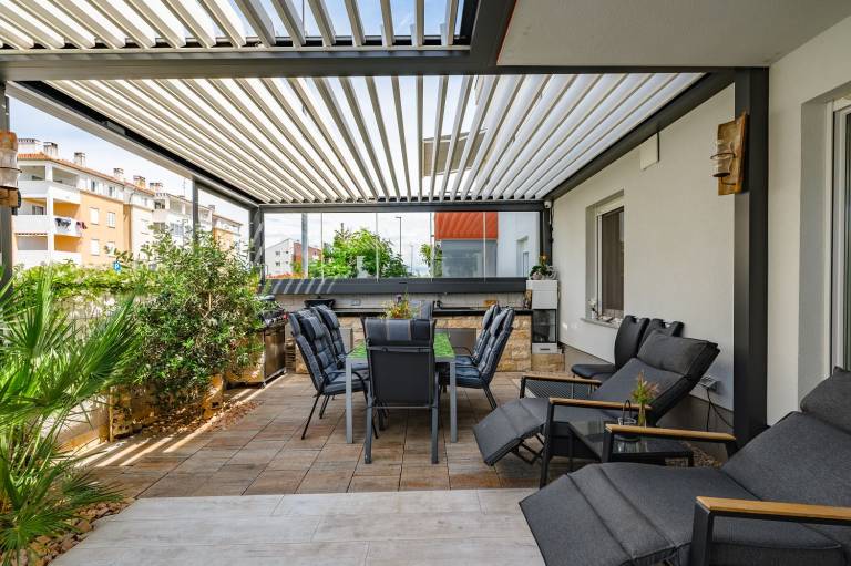 Dog-friendly apartment just 150 metres from the beach with air conditioning and barbecue — photo 3