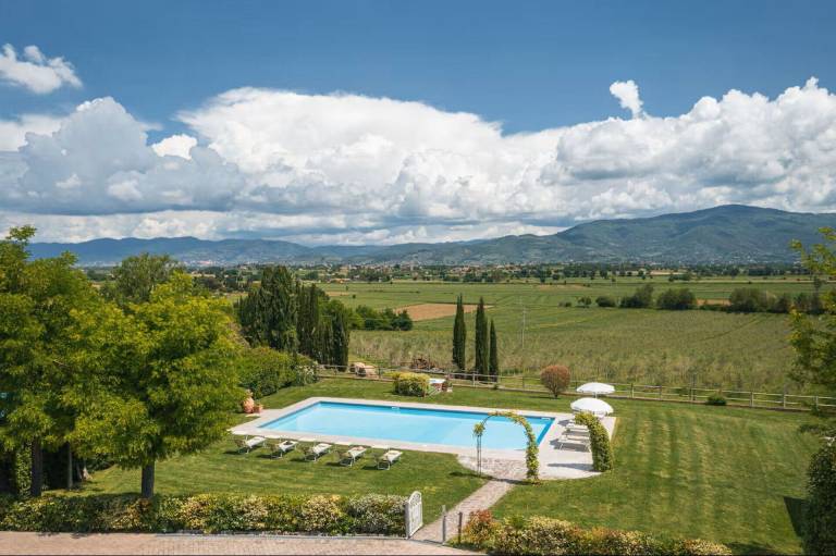 Villa with private pool, hot tub & garden — photo 5