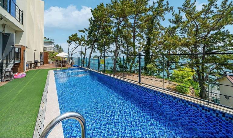 Yeosu Sea&Blue Family Pension