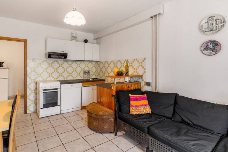 Holiday apartment with yard, terrace & barbeque — photo 3