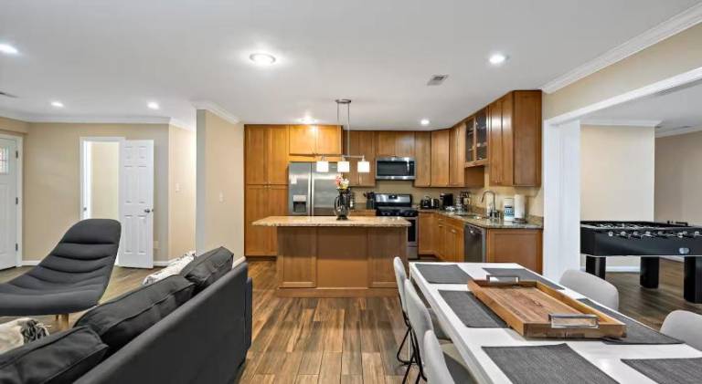 Serviced apartment with yard — photo 3