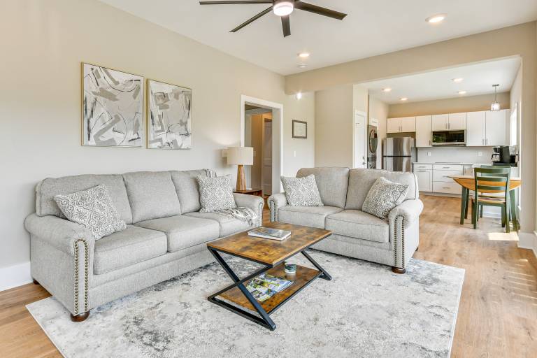 Smoky Mtn Getaway: Modern 2BR/2BA w/Stunning Views — photo 4