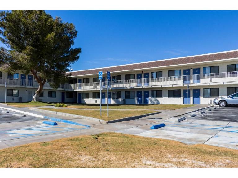 Motel 6 Mojave, CA — photo 5