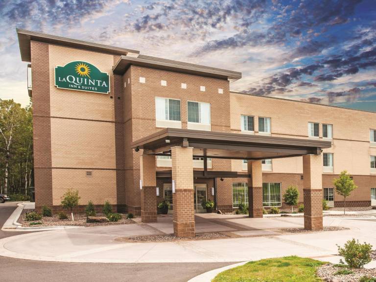 La Quinta Inn & Suites by Wyndham Duluth in Duluth, MN