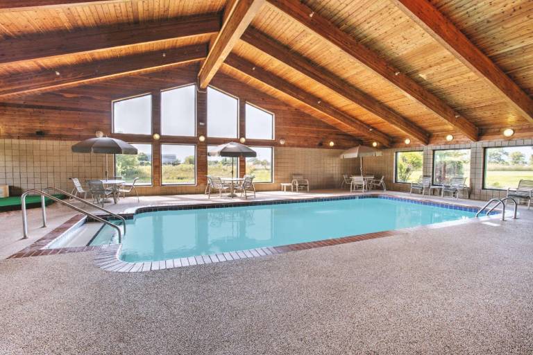 Super 8 By Wyndham Davenport — photo 2