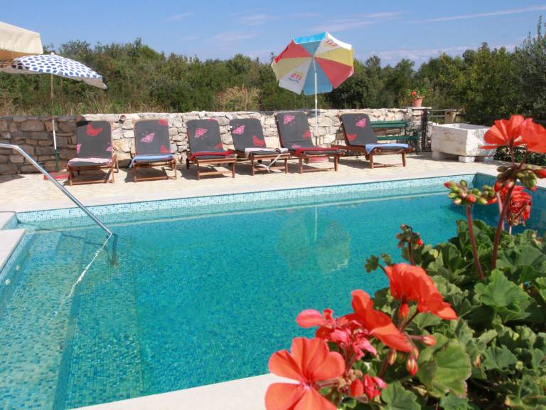 Fully equipped charming vacation home with terrace, grill & garden | Dogs allowed — photo 2