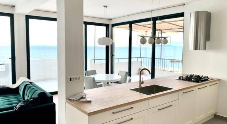 Luxurious Four Bedroom Beach Penthouse — photo 3