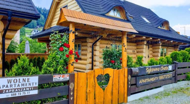 Pleasant rental apartment with yard, patio & hot tub | Next to the ski | Pets are welcome in Szczyrk