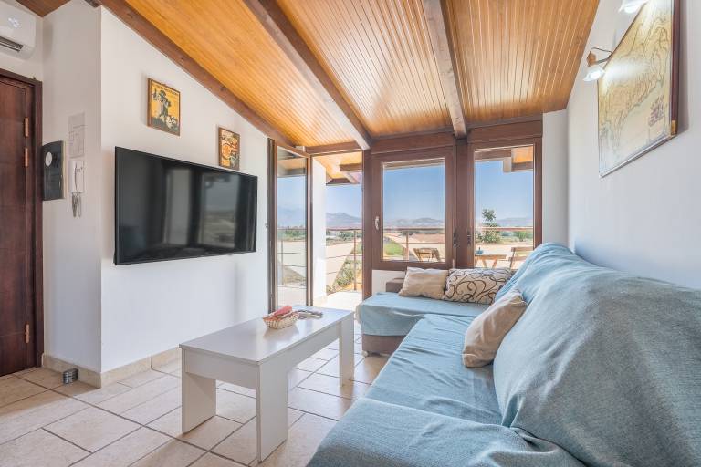 Holiday apartment with heated pool, garden & patio | Mountain view — photo 4