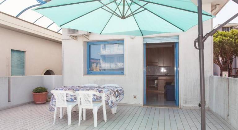 Apartment with 2 rooms for 6 persons — photo 4