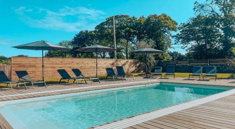 Vacation home with terrace, pool & barbeque in Perros-Guirec