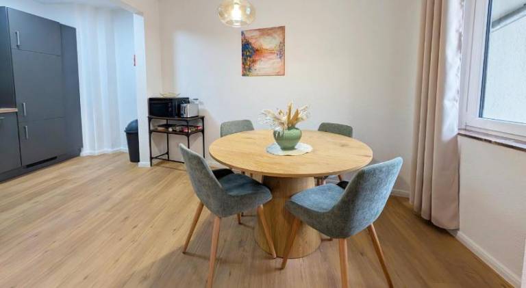 WESTERsuites - Purple - 1BR Zentral Balkon WLAN 3 Betten Waschtrockner — photo 2