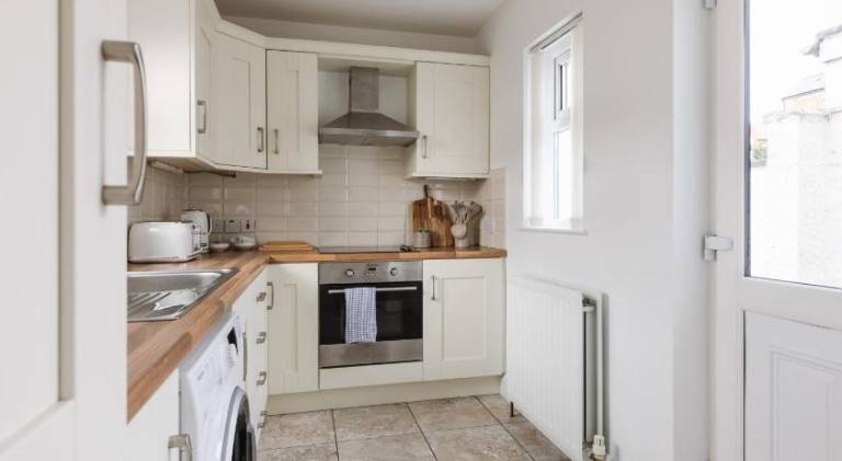 Luxurious 3 Bedroom Home in Belfasts Trendy Lisburn Road Sleeps 6 Modern & Spacious — photo 3