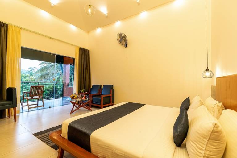 Resort  Padinjarathara