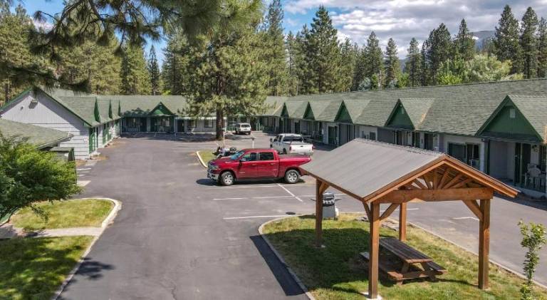 Green Gables Motel & Suites in Burney, CA