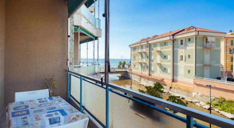 Holiday apartment with 2 rooms for 5 persons in Loano