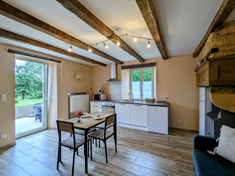 Big cottage with barbecue & yard | Pets allowed — photo 3