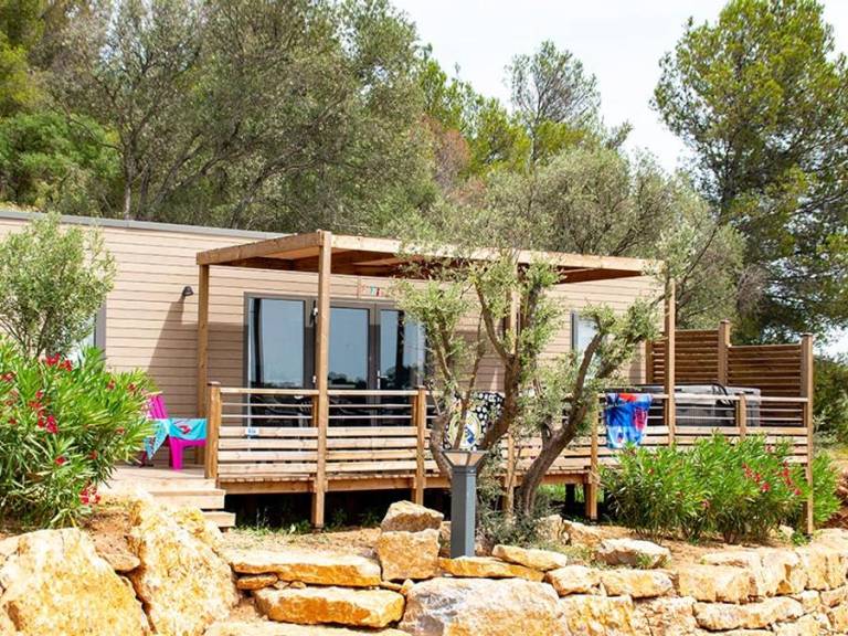 Mobile home with jacuzzi, patio & heated pool | Pets are welcome — photo 4