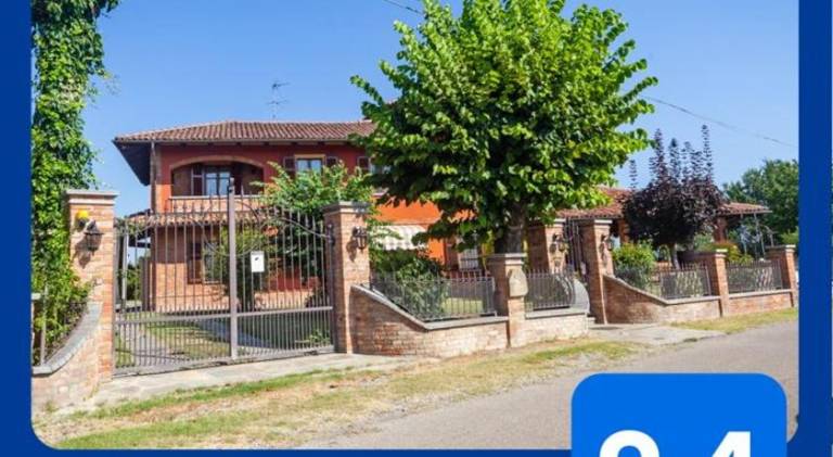Vacation home with hot tub & pool in Canelli