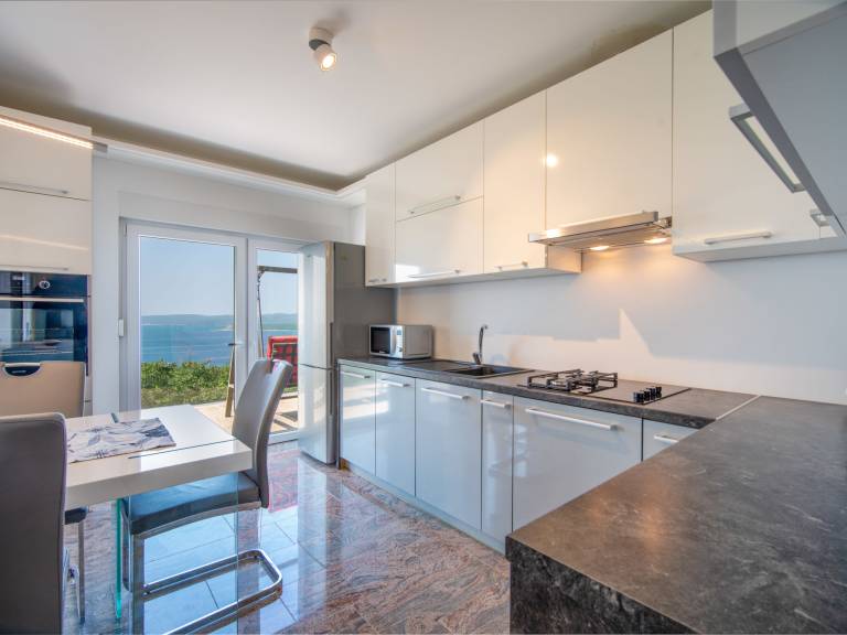 Holiday apartment with yard & terrace | Sea view — photo 4