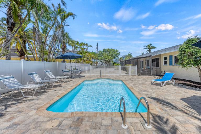 Children-friendly vacation home with private pool, patio & barbeque | Close to the beach | Dogs allowed — photo 2
