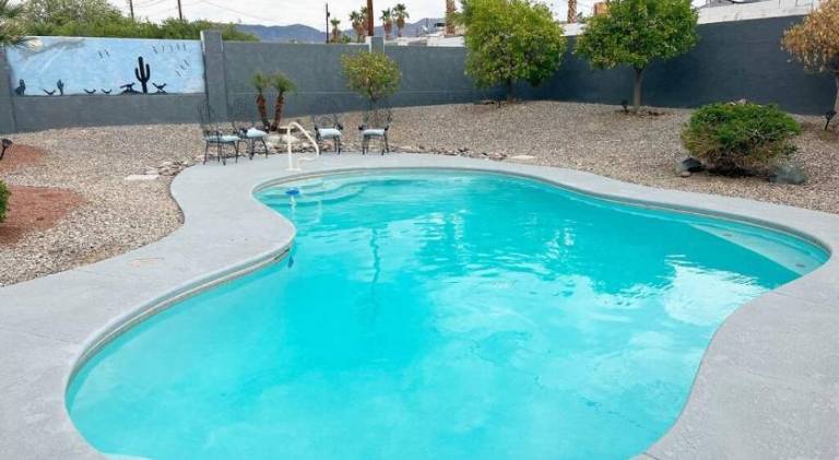 House with pool & jacuzzi in Lake Havasu City, AZ