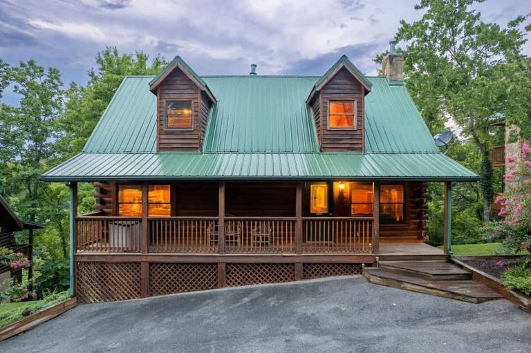 Fun Pigeon Forge Cabin Hot Tub Games — photo 4