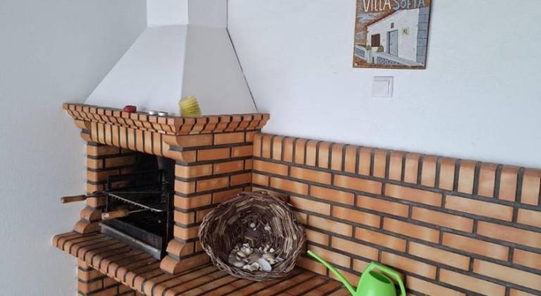 House with barbecue & terrace — photo 5