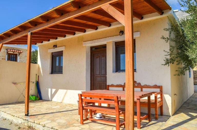 Holiday house in the country, pool, close to the sea, wifi Triopetra, Crete — photo 2