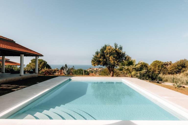 Villa with yard & terrace | Sea view — photo 4