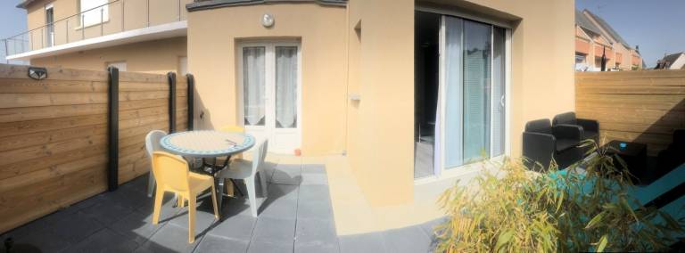 Vacation home with BBQ, yard & terrace — photo 2