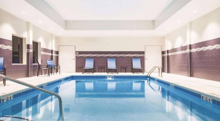 La Quinta Inn & Suites by Wyndham Wichita Northeast — photo 3