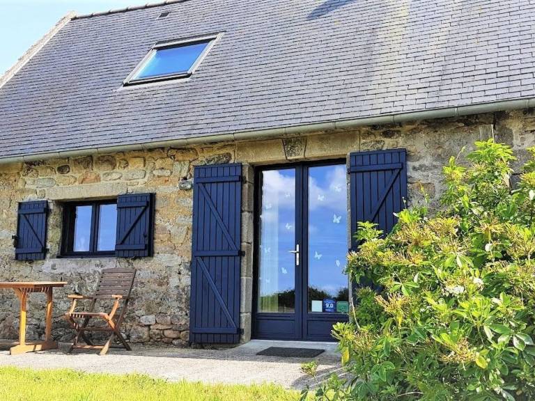 Vacation home with grill, yard & patio | Nature view in Quimper