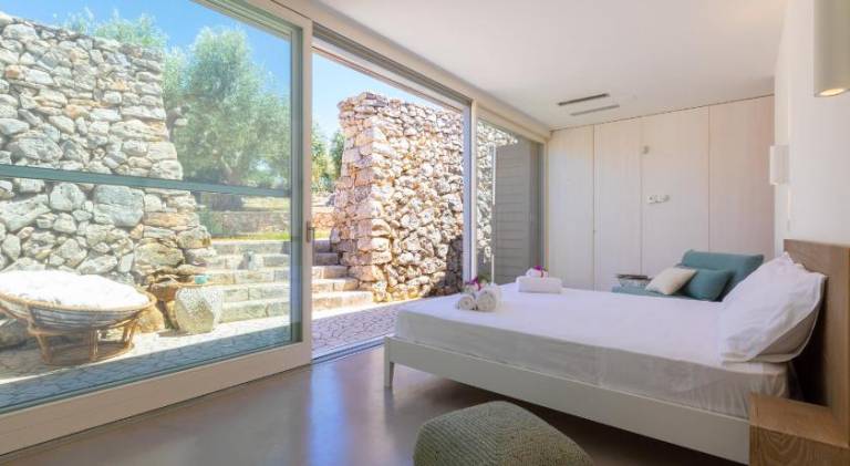 Villa with pool — photo 2