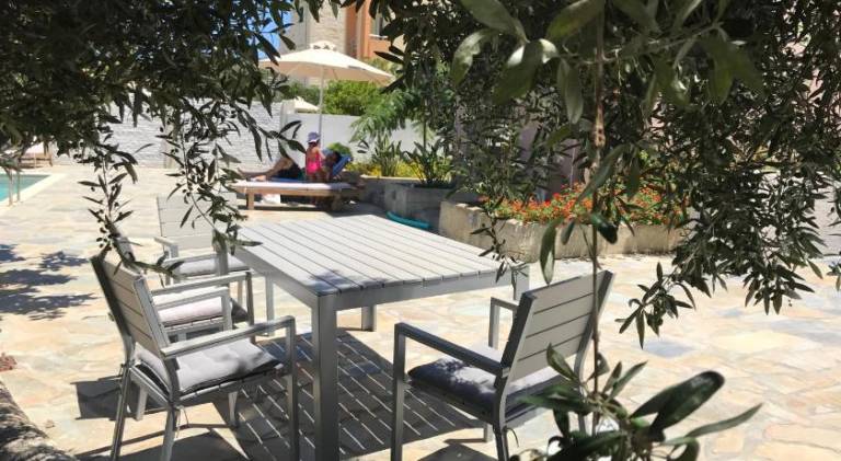 Villa with barbeque, private pool & yard | Dogs allowed — photo 5