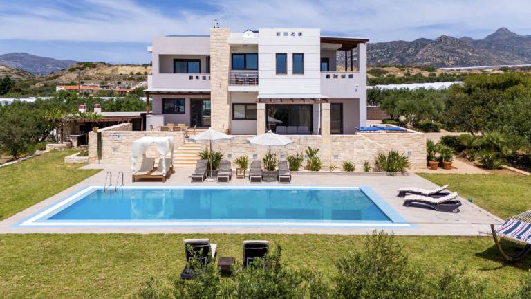 Villa Zoe With 72m² Pool