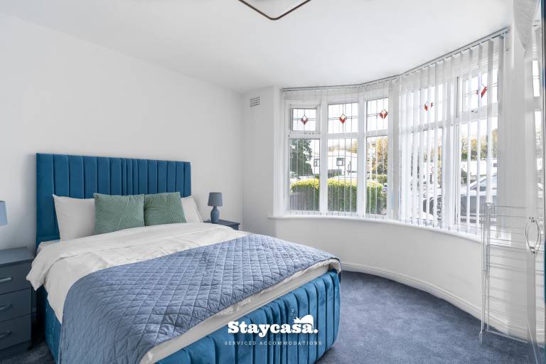 Spacious 4 Bed Home near Didsbury