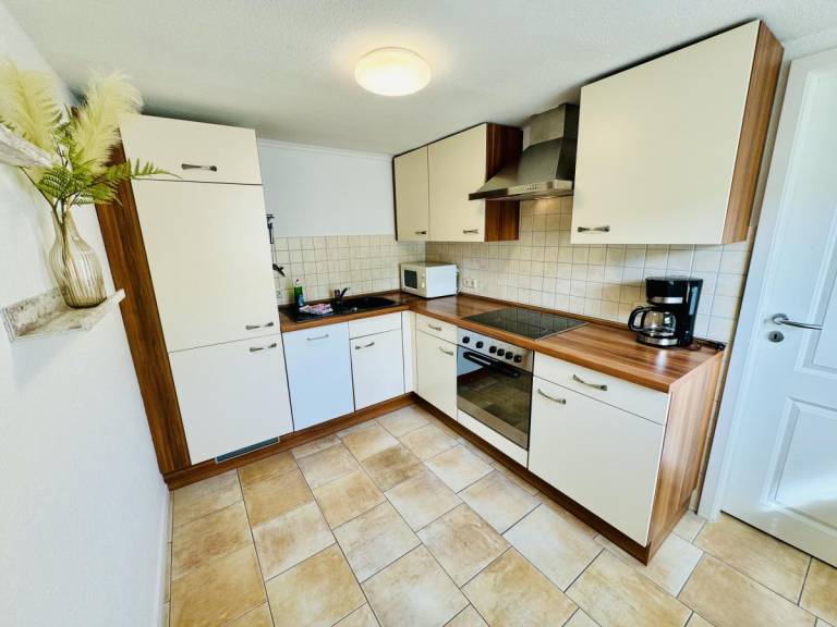Holiday apartment with garden — photo 4